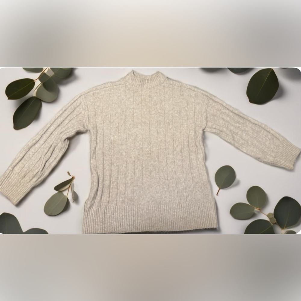 H&M XS Woman’s Mock Neck Sweater. Beige. Soft. Warm.